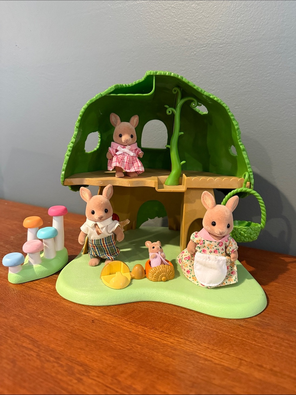 Calico Critters Treehouse - Picture 6 of 6